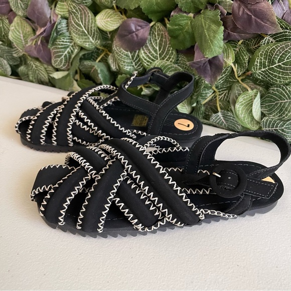 FARM Rio Zigzag Stitch Sandals Womens
L Black Leather Vegan Bohemian size 7 - Picture 2 of 8